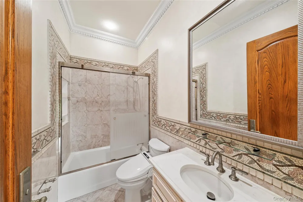 3 Valentine Farm Court Old Brookville, NY 11545