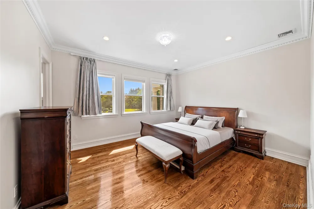 3 Valentine Farm Court Old Brookville, NY 11545