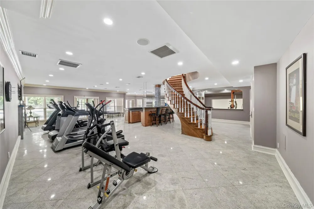 3 Valentine Farm Court Old Brookville, NY 11545