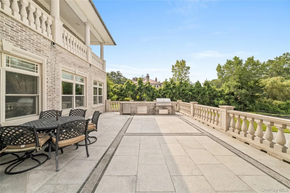 3 Valentine Farm Court Old Brookville, NY 11545