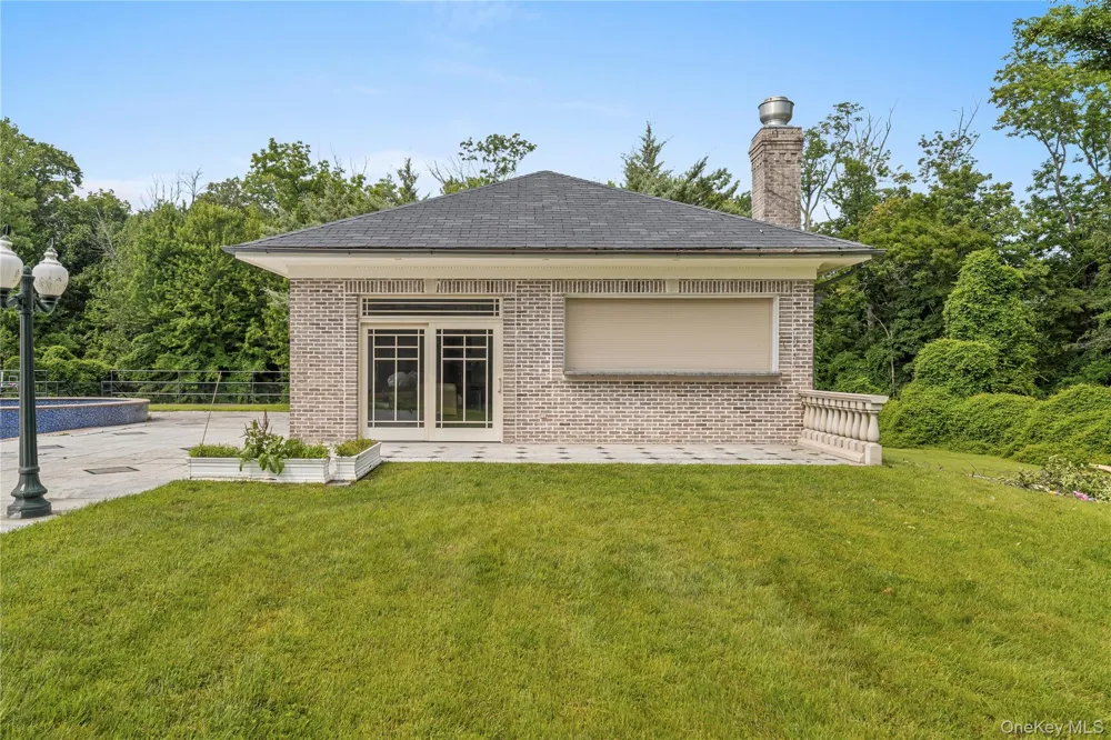 3 Valentine Farm Court Old Brookville, NY 11545