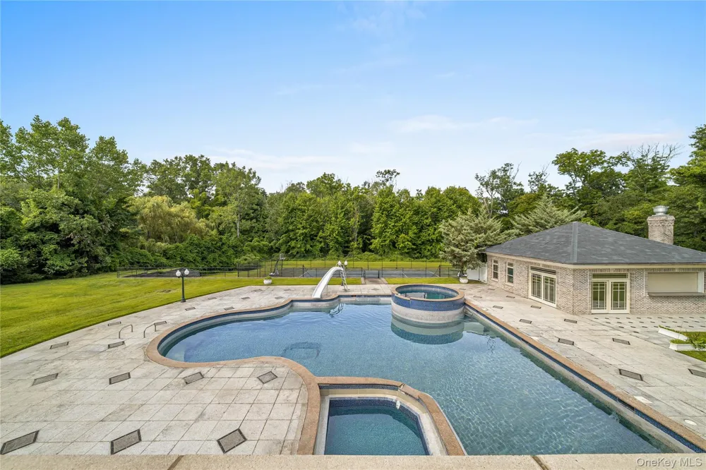 3 Valentine Farm Court Old Brookville, NY 11545