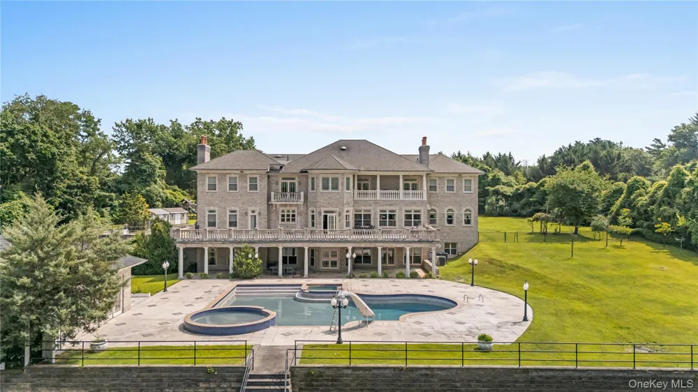 3 Valentine Farm Court Old Brookville, NY 11545