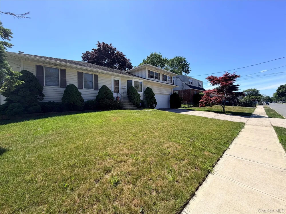 381 Monroe Avenue Lindenhurst, NY 11757