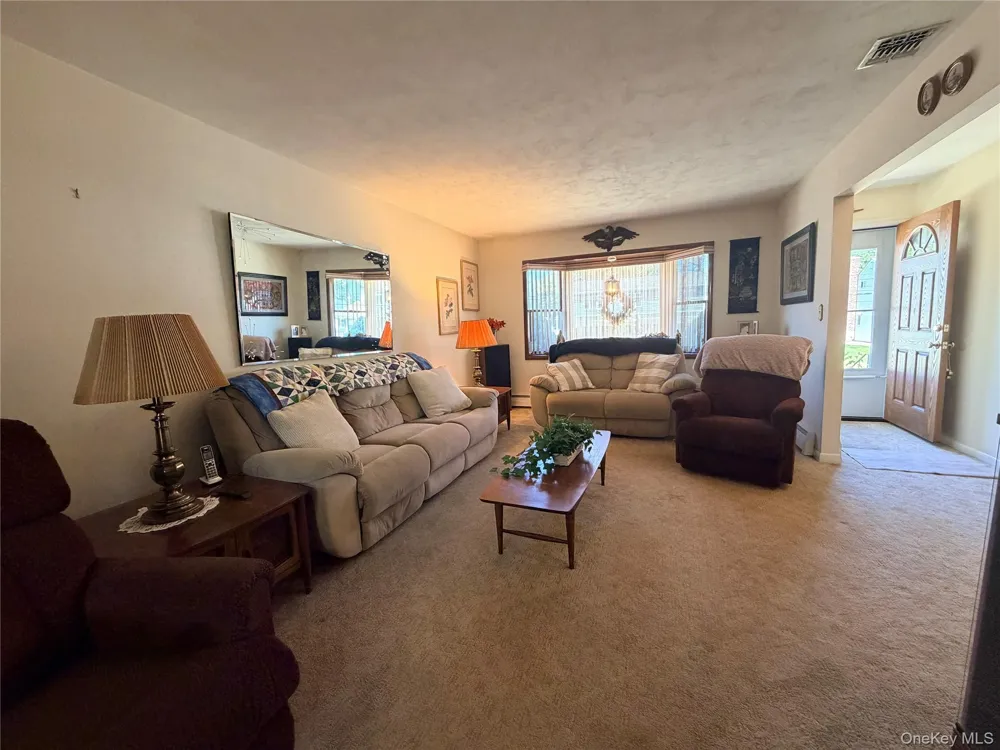 381 Monroe Avenue Lindenhurst, NY 11757