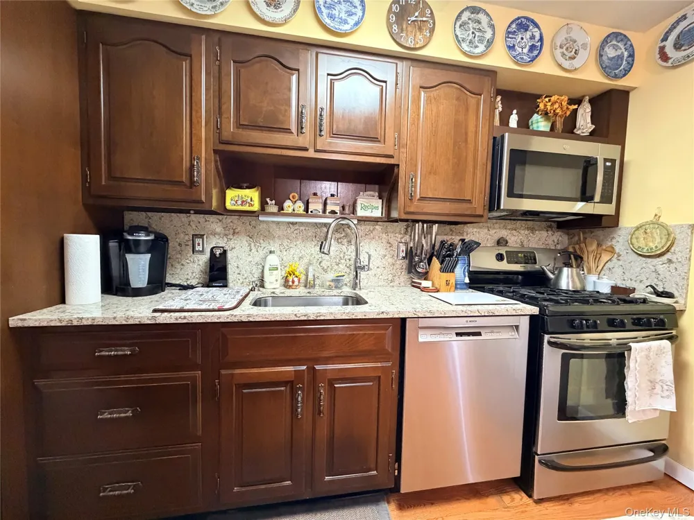 381 Monroe Avenue Lindenhurst, NY 11757