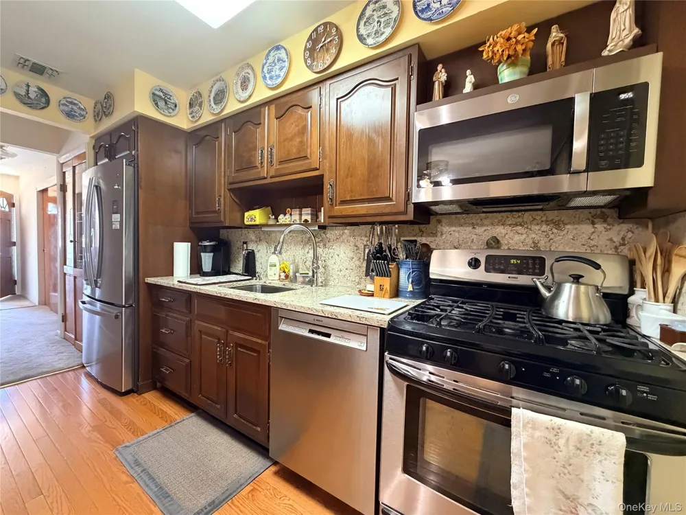381 Monroe Avenue Lindenhurst, NY 11757