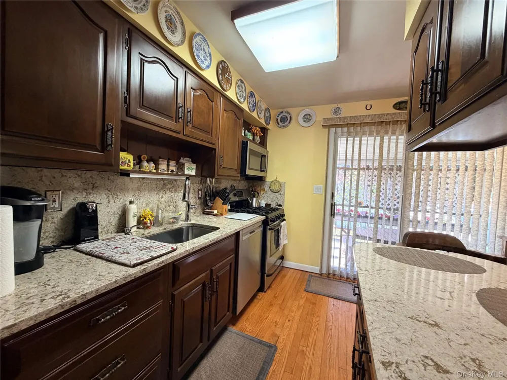 381 Monroe Avenue Lindenhurst, NY 11757