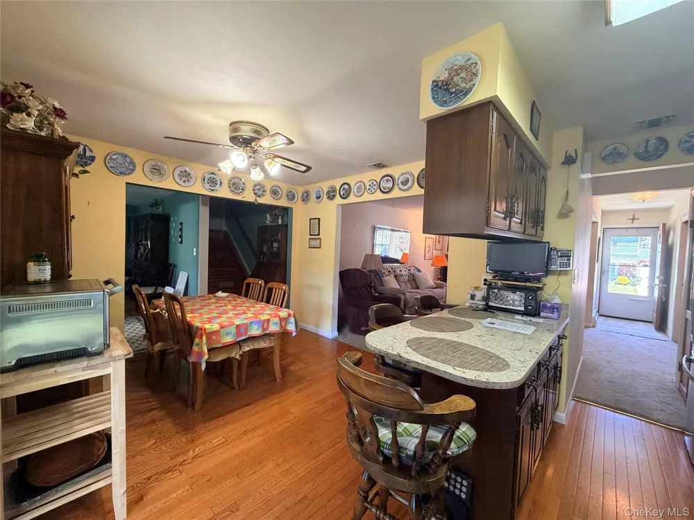 381 Monroe Avenue Lindenhurst, NY 11757