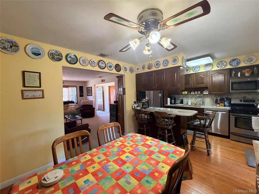 381 Monroe Avenue Lindenhurst, NY 11757