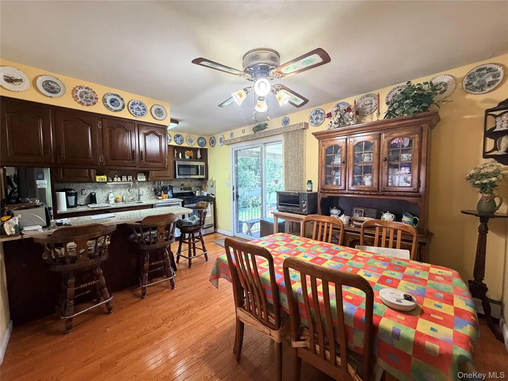 381 Monroe Avenue Lindenhurst, NY 11757