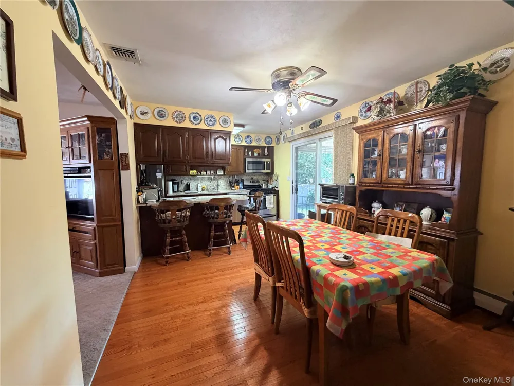 381 Monroe Avenue Lindenhurst, NY 11757