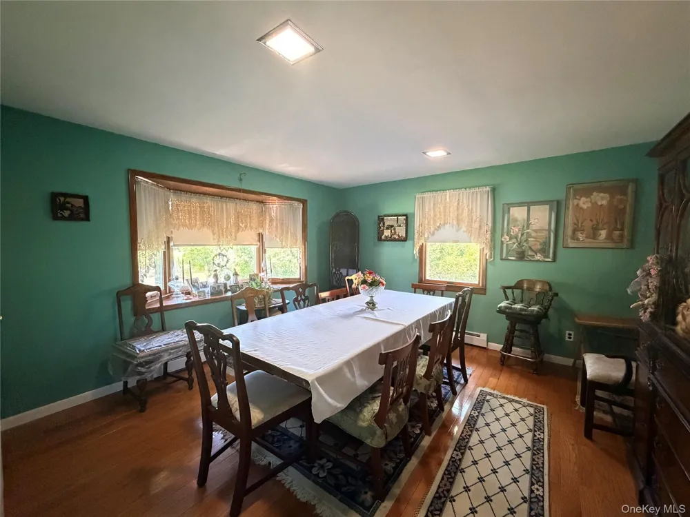381 Monroe Avenue Lindenhurst, NY 11757