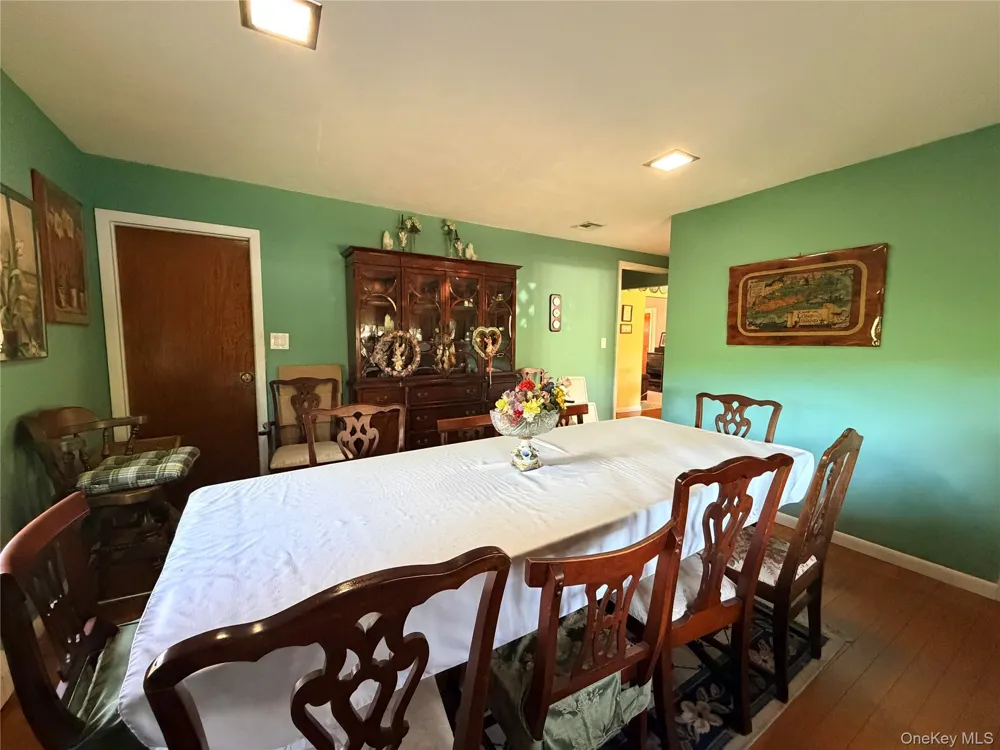 381 Monroe Avenue Lindenhurst, NY 11757