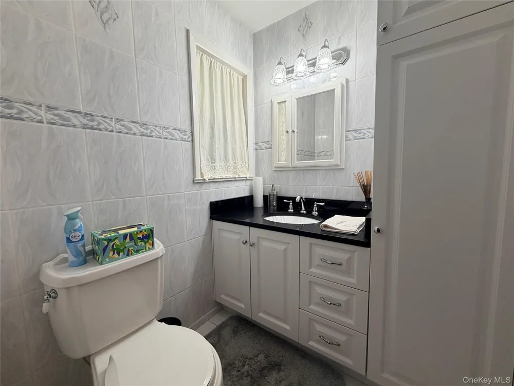 381 Monroe Avenue Lindenhurst, NY 11757