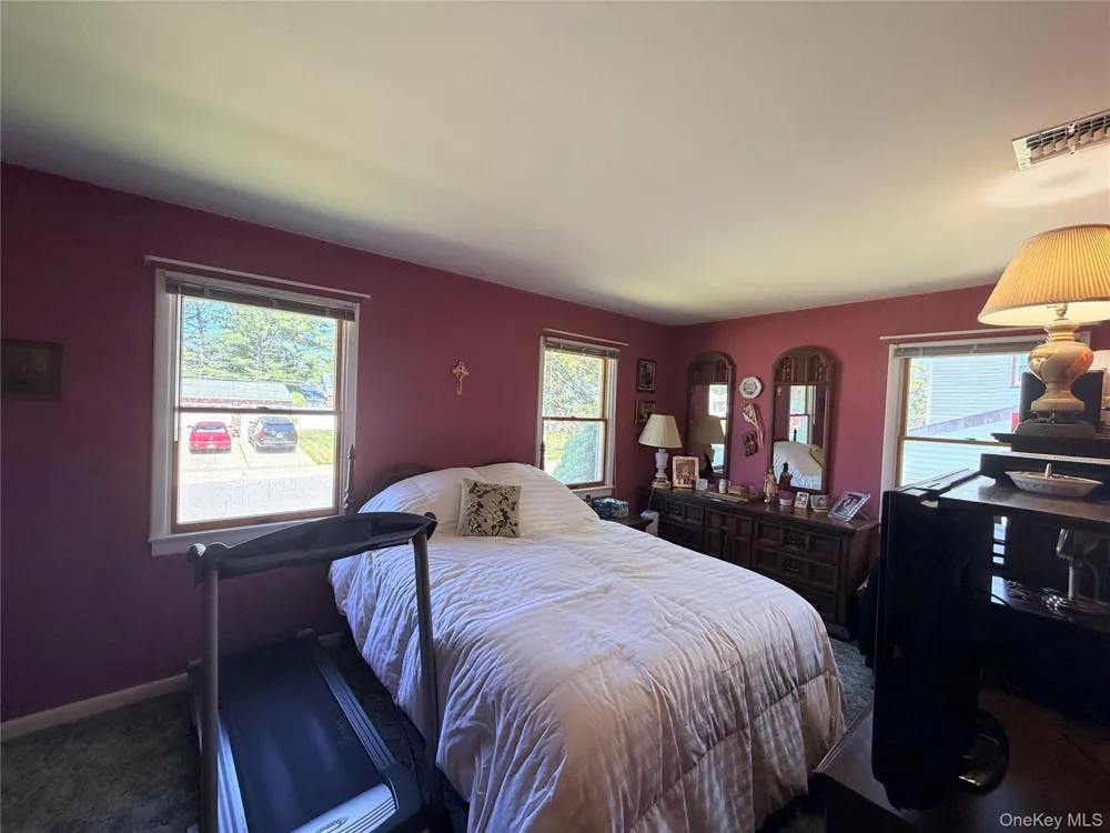 381 Monroe Avenue Lindenhurst, NY 11757