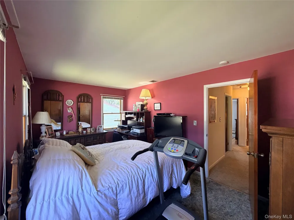381 Monroe Avenue Lindenhurst, NY 11757