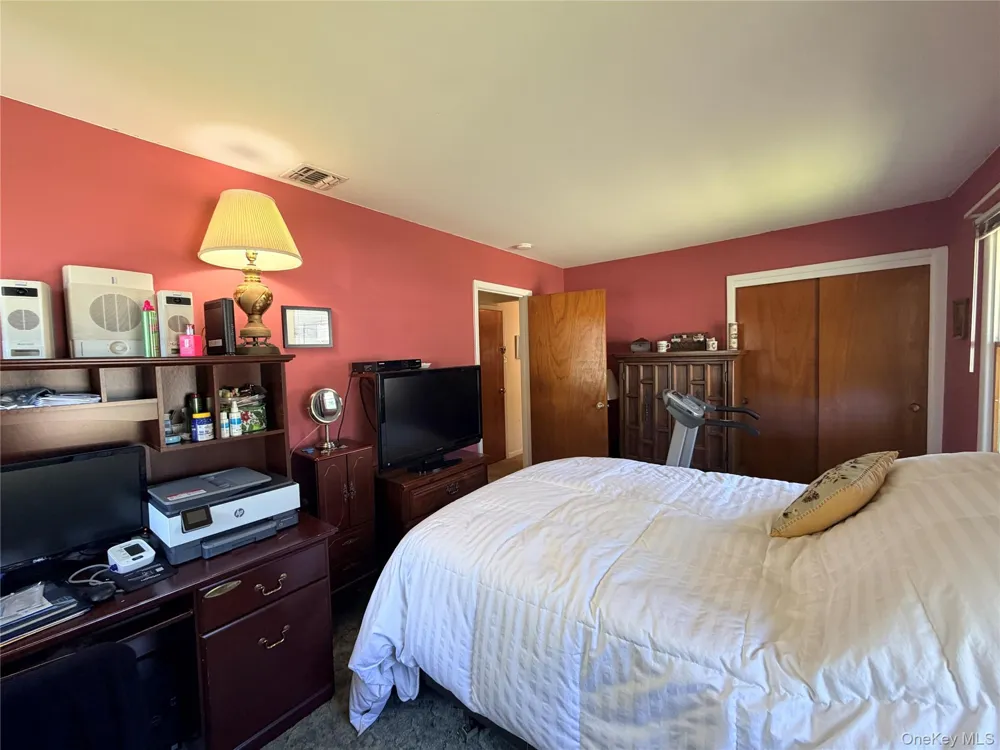 381 Monroe Avenue Lindenhurst, NY 11757