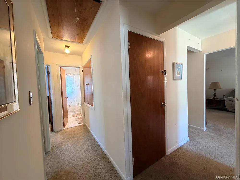 381 Monroe Avenue Lindenhurst, NY 11757
