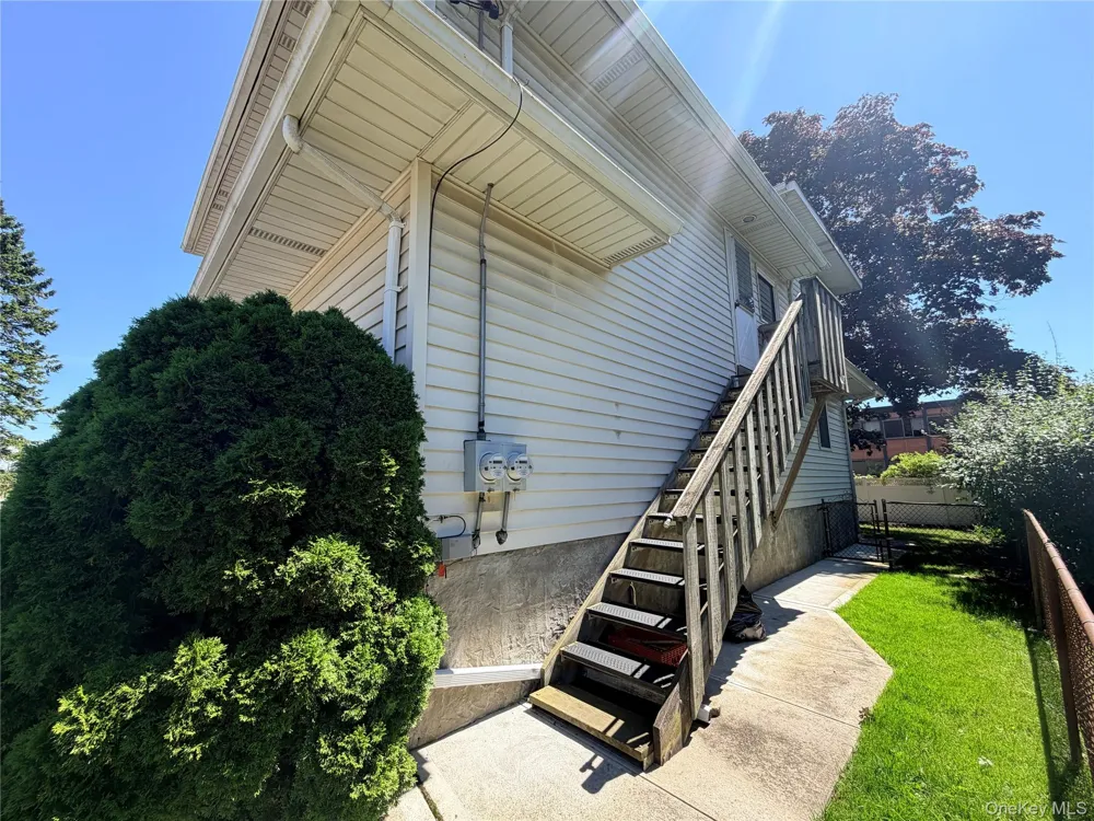 381 Monroe Avenue Lindenhurst, NY 11757