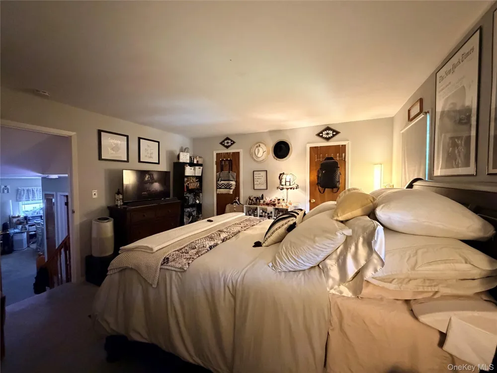 381 Monroe Avenue Lindenhurst, NY 11757