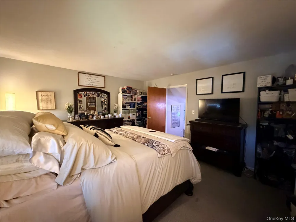 381 Monroe Avenue Lindenhurst, NY 11757