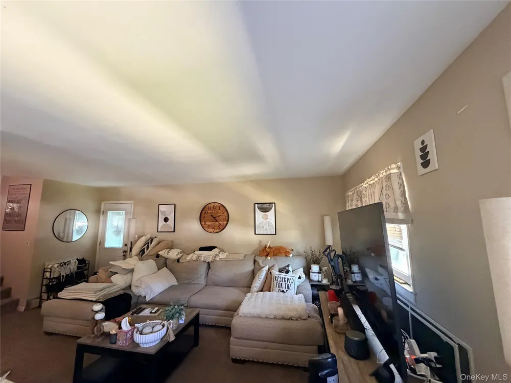 381 Monroe Avenue Lindenhurst, NY 11757