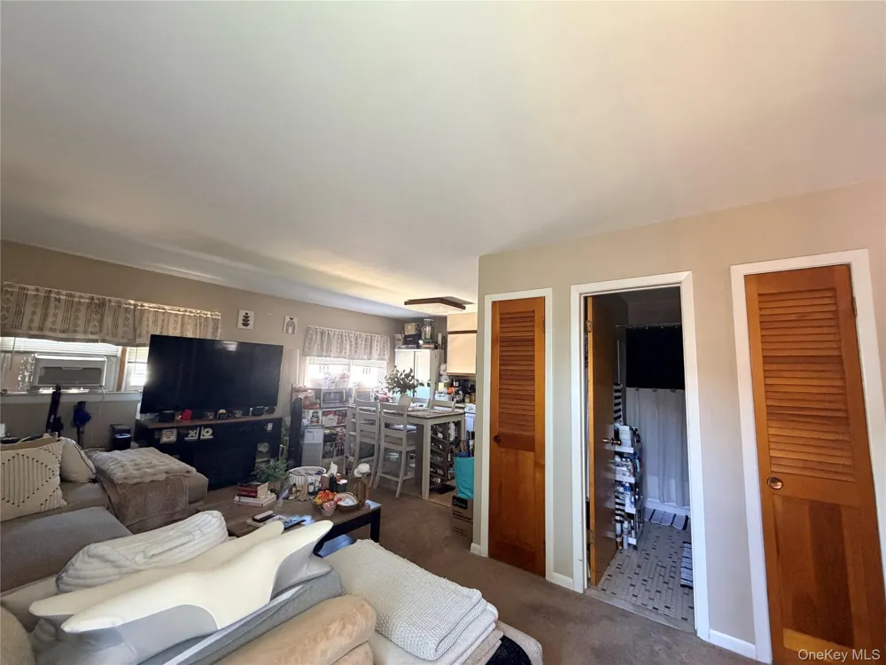 381 Monroe Avenue Lindenhurst, NY 11757