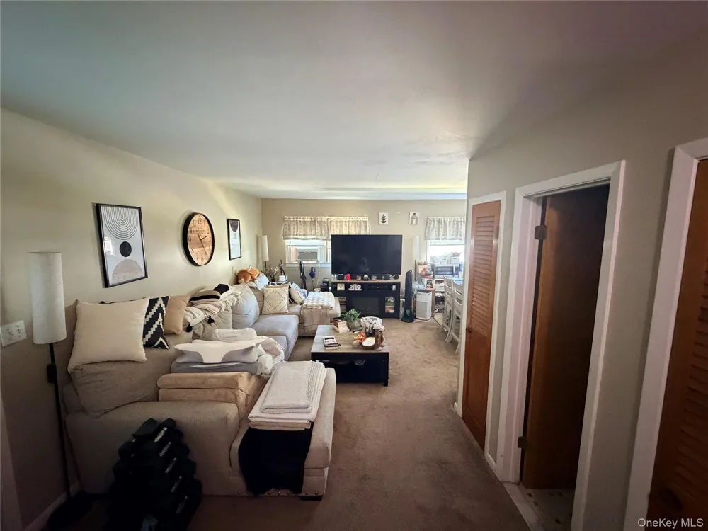 381 Monroe Avenue Lindenhurst, NY 11757