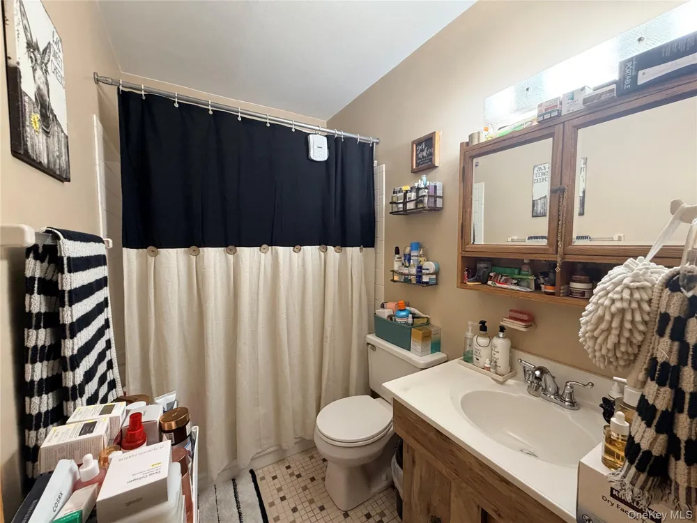 381 Monroe Avenue Lindenhurst, NY 11757
