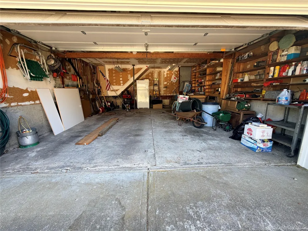 381 Monroe Avenue Lindenhurst, NY 11757