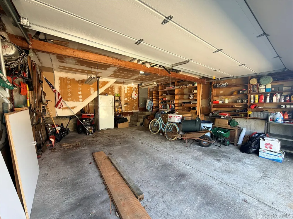 381 Monroe Avenue Lindenhurst, NY 11757