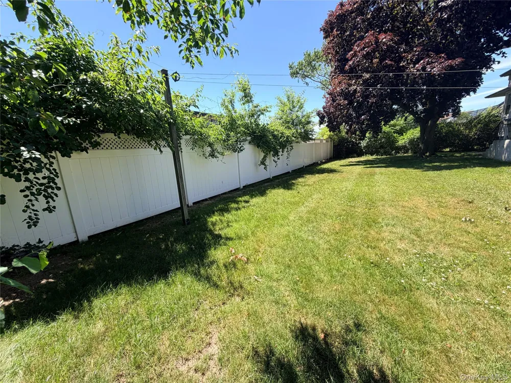 381 Monroe Avenue Lindenhurst, NY 11757