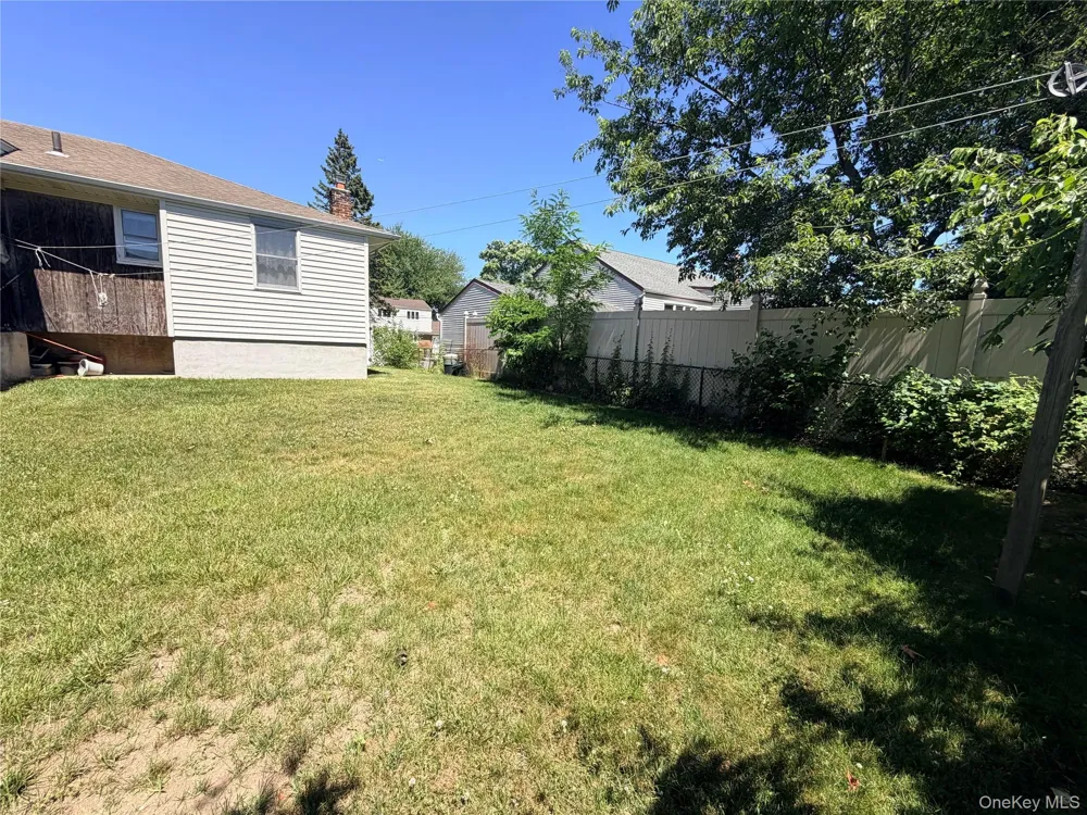 381 Monroe Avenue Lindenhurst, NY 11757