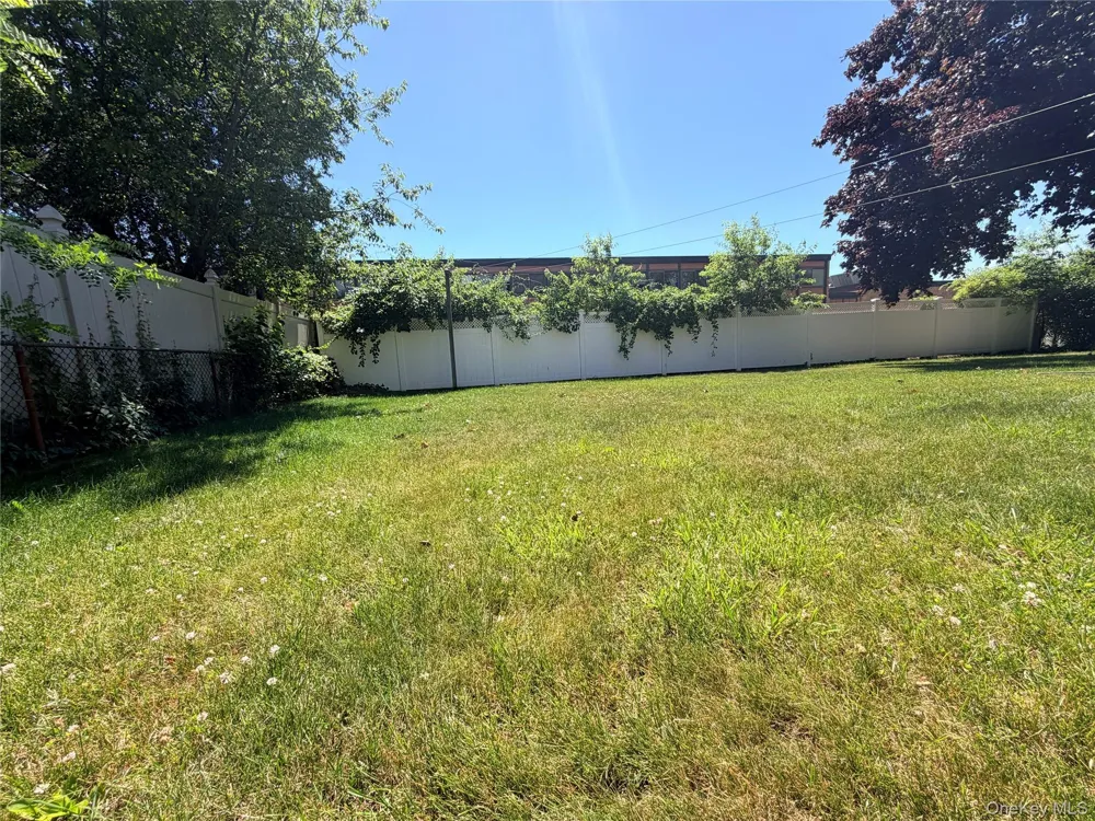 381 Monroe Avenue Lindenhurst, NY 11757