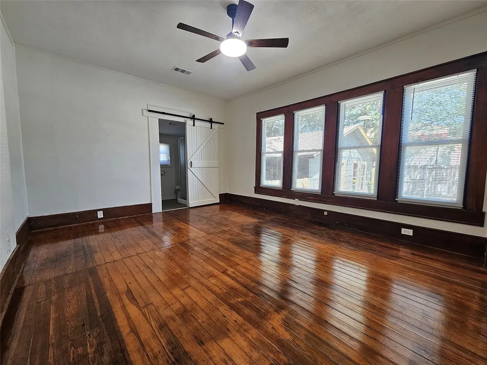 305 W Sabine Street Groesbeck, TX 76642