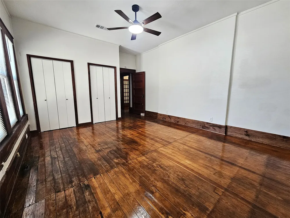 305 W Sabine Street Groesbeck, TX 76642