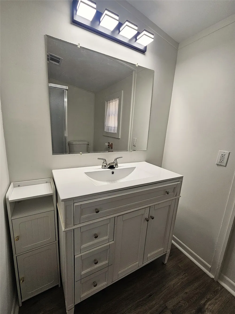 305 W Sabine Street Groesbeck, TX 76642