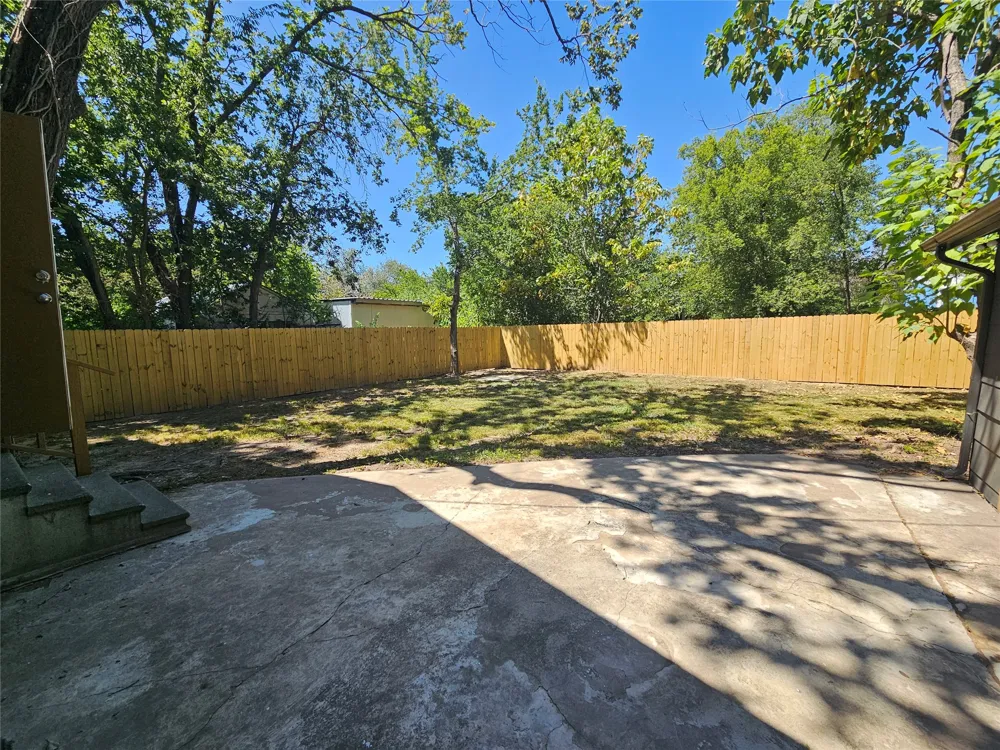 305 W Sabine Street Groesbeck, TX 76642