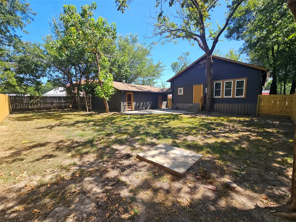 305 W Sabine Street Groesbeck, TX 76642