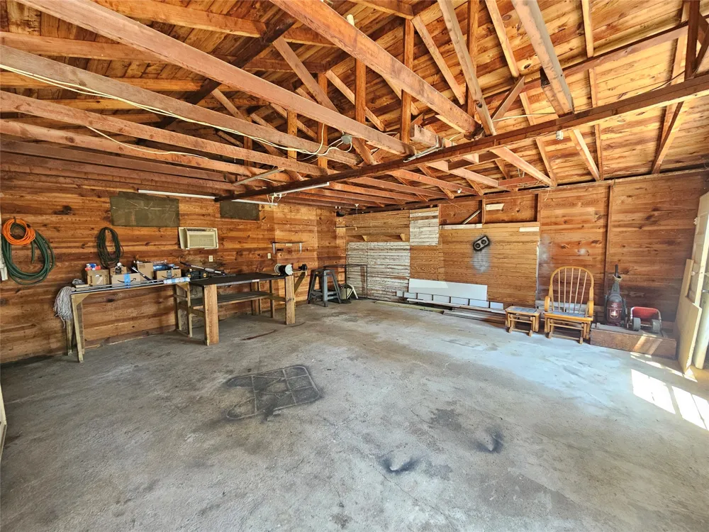 305 W Sabine Street Groesbeck, TX 76642