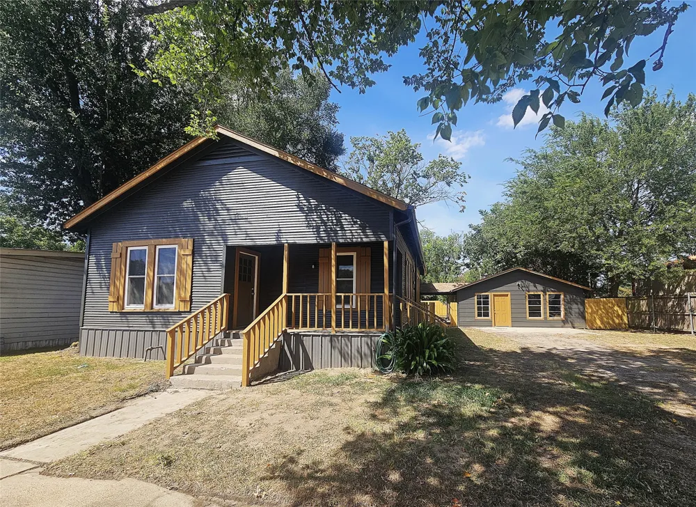 305 W Sabine Street Groesbeck, TX 76642