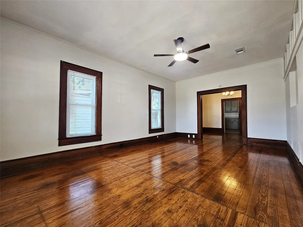 305 W Sabine Street Groesbeck, TX 76642