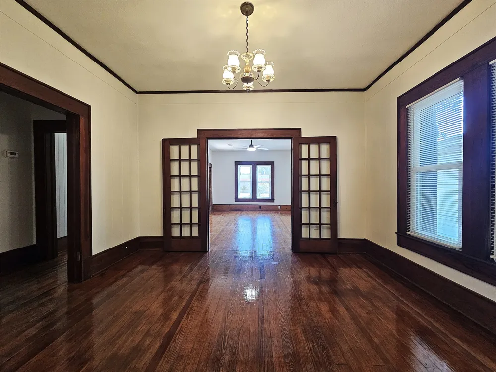 305 W Sabine Street Groesbeck, TX 76642