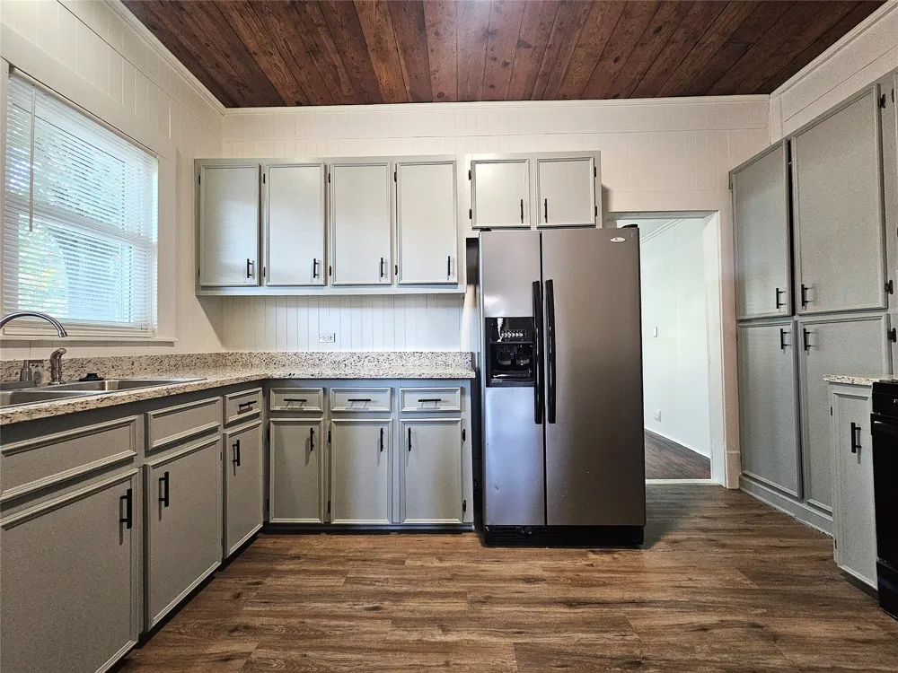 305 W Sabine Street Groesbeck, TX 76642