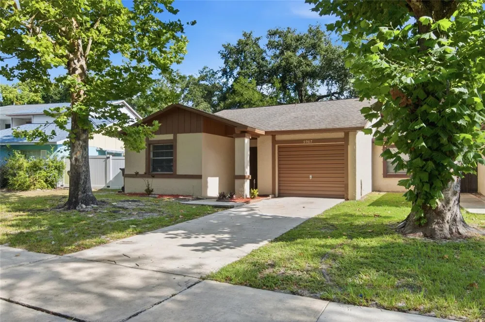 5967 FISH COURT Orlando, FL 32807