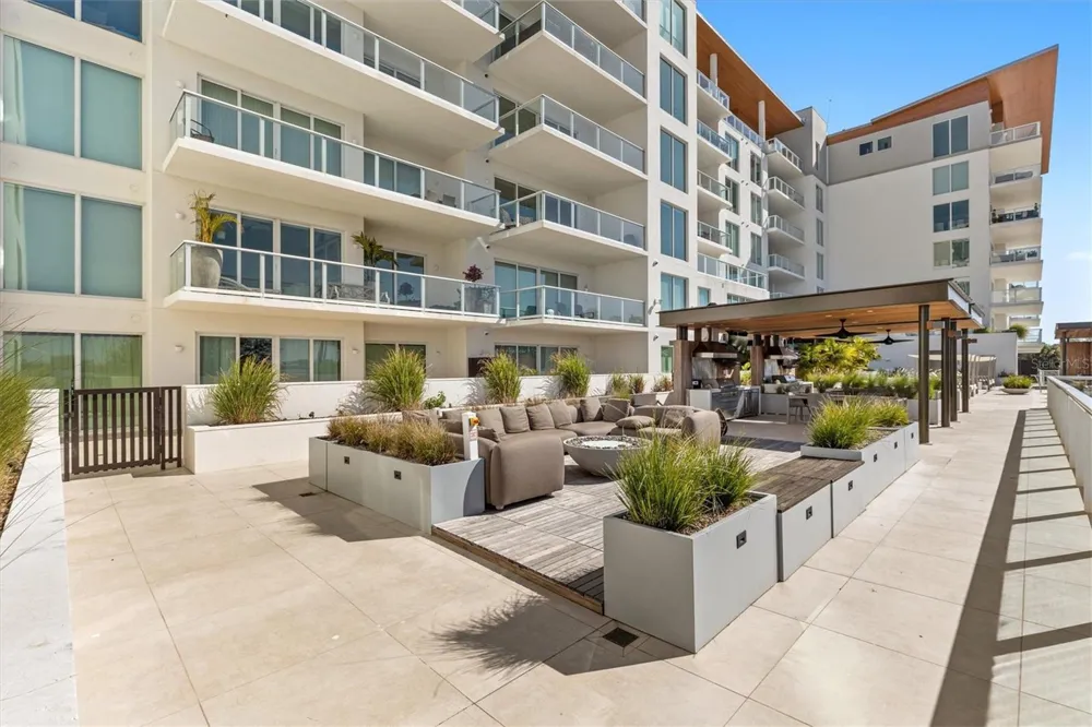 1020 SUNSET POINT ROAD #512 Clearwater, FL 33755
