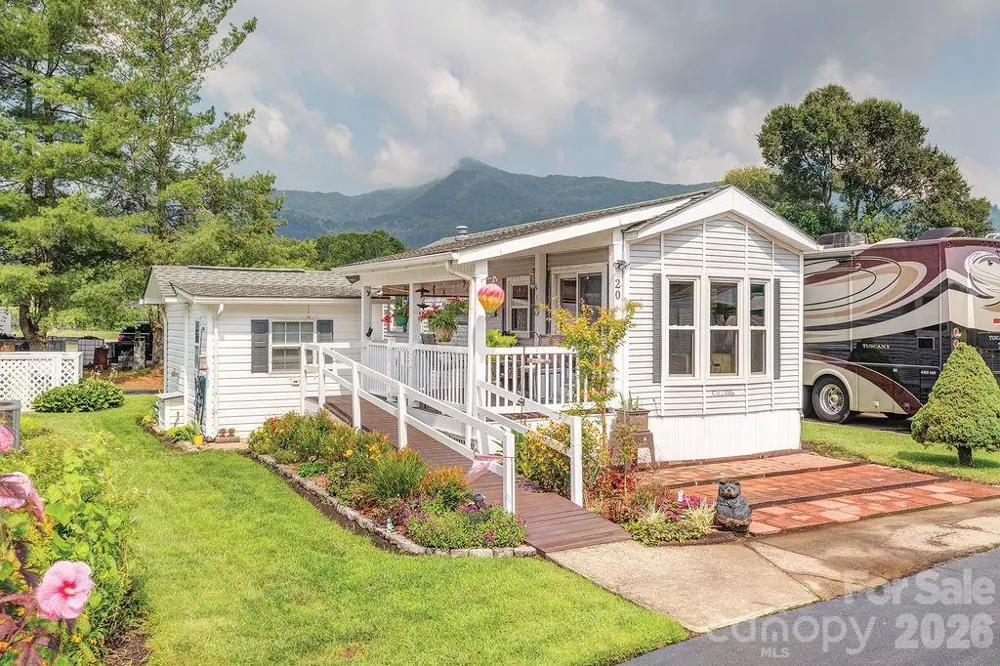 20 Strollers Lane Waynesville, NC 28785