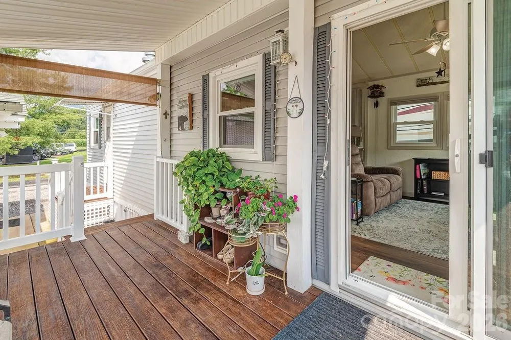 20 Strollers Lane Waynesville, NC 28785