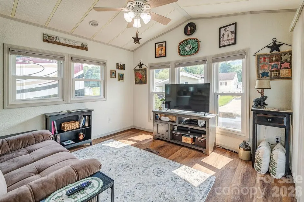 20 Strollers Lane Waynesville, NC 28785